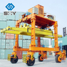 Container straddle carrier used in ship handing